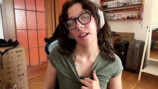 PillowPeachX webcam