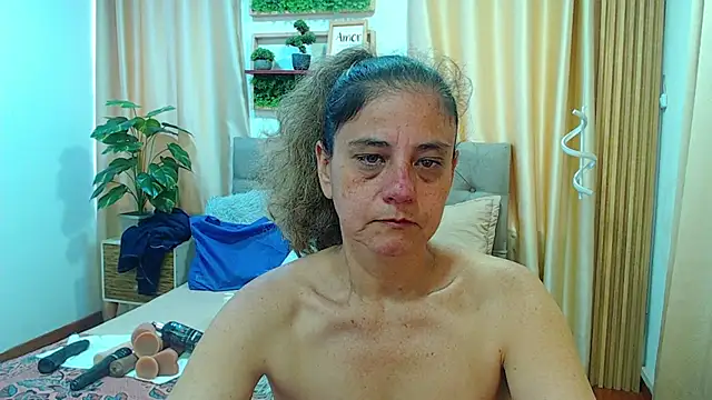 sasi_luna live cam on StripChat