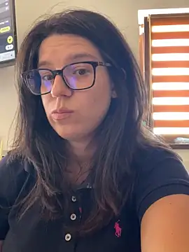 NadiraNoor webcam