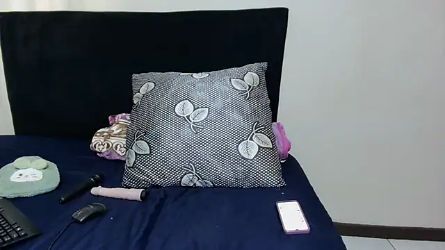 SweetTitties21 webcam