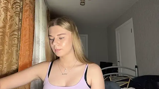 HoneysPiee webcam