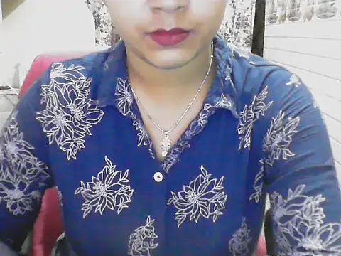 LovingPihu webcam