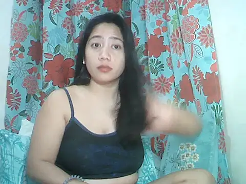 LOVENAYRA1 webcam