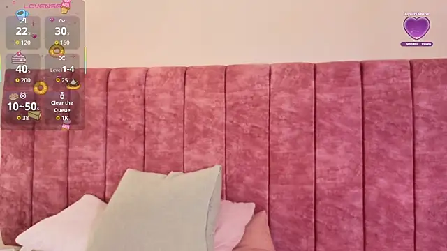 LOU_22_ live cam on StripChat