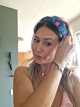 CelynaRoss webcam