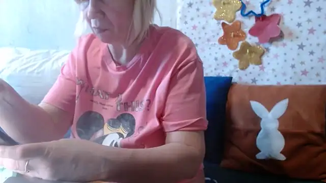 QueenLana webcam