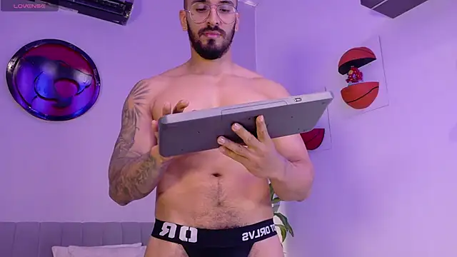 tony_muscle webcam