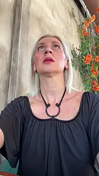 HOTLadyluna live cam