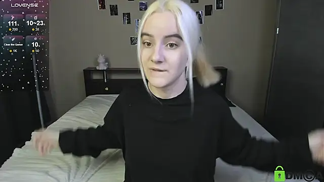 Naomi1Hinata webcam
