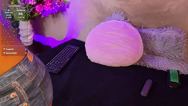 lara_curly webcam