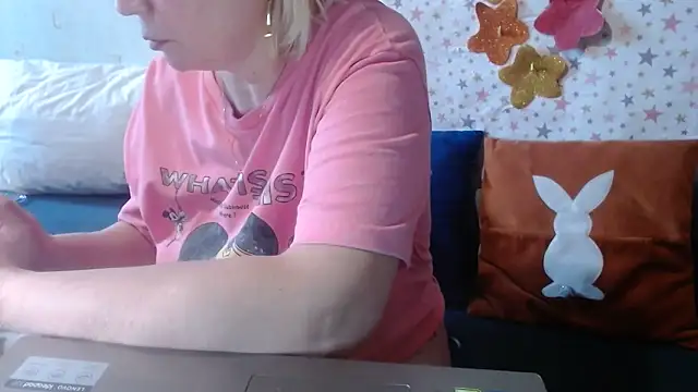 QueenLana webcam