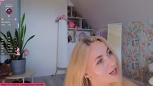 brilliantvictoria live cam on StripChat