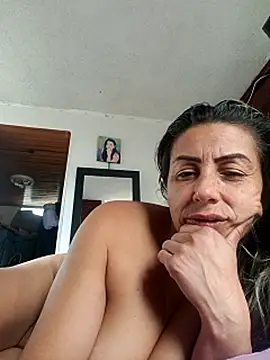 maynor_1998 live cam on StripChat