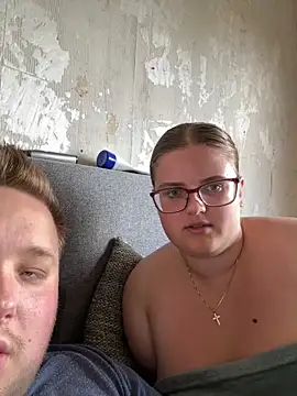 CurvyPaar2 webcam