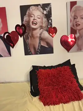 MiaBlonde1 webcam