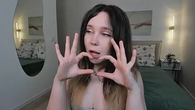 Lina_Glow webcam