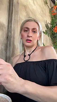 HOTLadyluna webcam