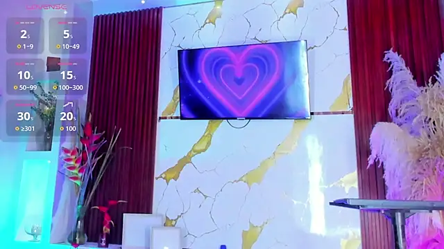 Queens_Wonders_Blonders's room