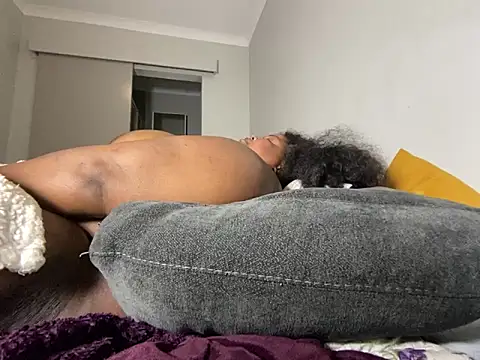 MissLola27 webcam