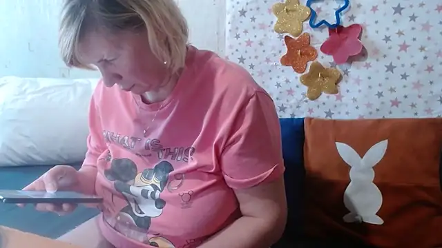 QueenLana webcam