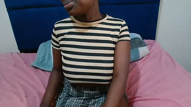 MilkyTitties webcam