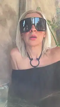 HOTLadyluna webcam