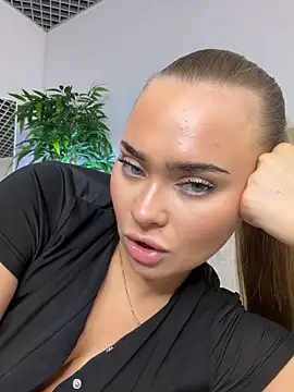 MonicaWestt webcam