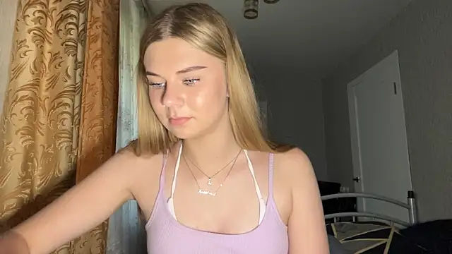 HoneysPiee webcam