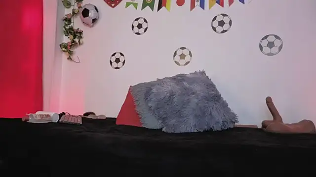 miacollinssx (F young) - 😈Facesitting and twerk😈