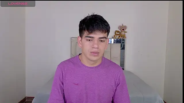 Ares_Johnson webcam