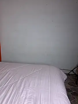 MiaColucci18 webcam