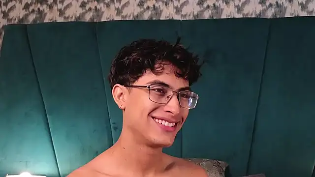 Aaron_Eze webcam