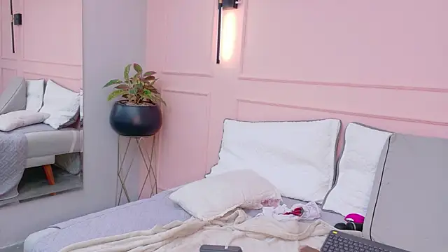 DanielleDNicola webcam
