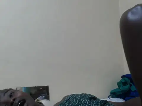 Sexxy-skinny webcam