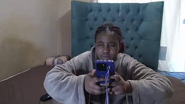 EbonyEssence live cam on StripChat