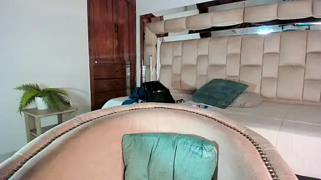 cam chat free MikaelaStone