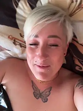 Bigboobiegirl90 webcam