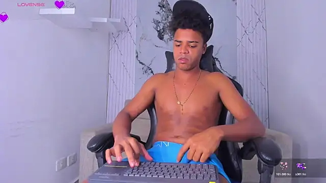 TaylorClay_ webcam