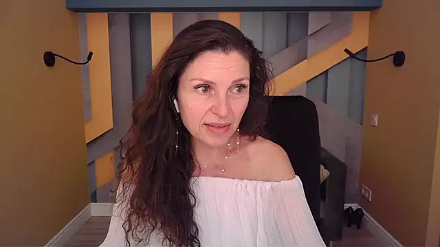 EllaLong webcam