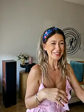 celynaross (Ask my age) - Destroy my butterfly  with your cum