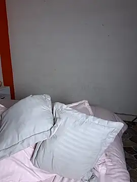 MiaColucci18 webcam