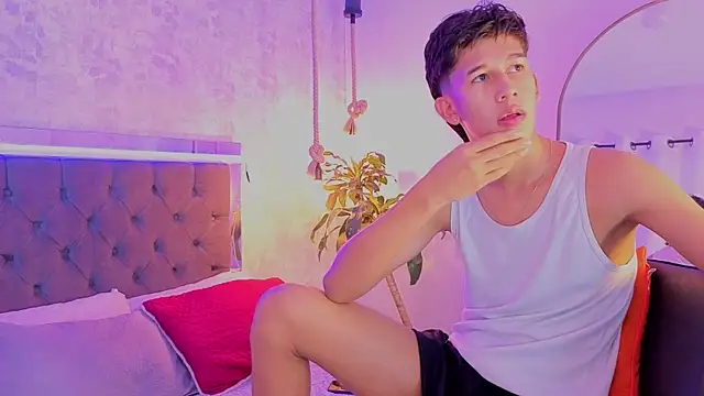 dave_eliot (M twink) - suck fingers