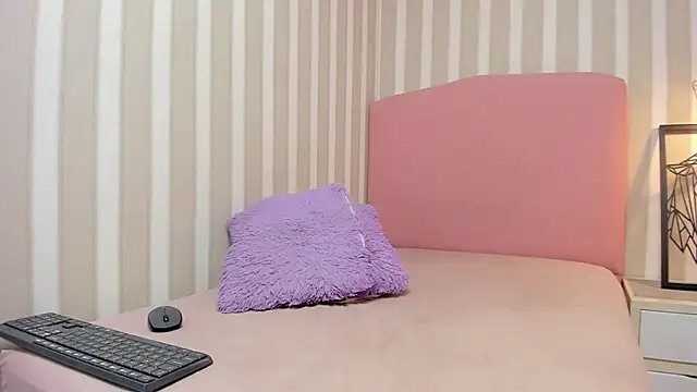 LORELAIGIVEN webcam