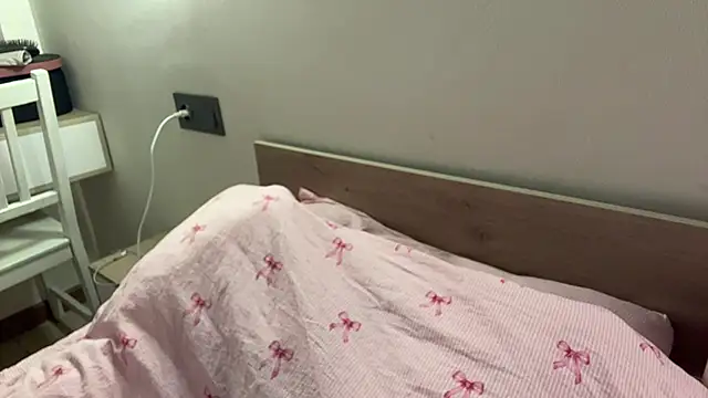 Ur_neighbor_Kira webcam