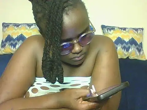 Busty_Bambii254 webcam
