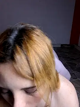 MiaColucci18 webcam