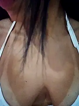 jessy905 (F milf) - Se masturbando com dildo usando plug 👌