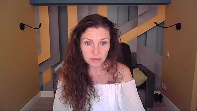 EllaLong webcam