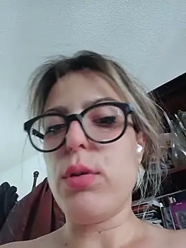 dolcehelena993 live sex cam