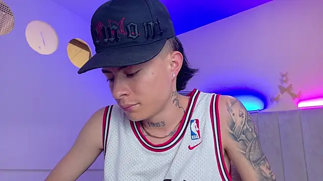 nascary_fox (M twink) - tease  ass +oil